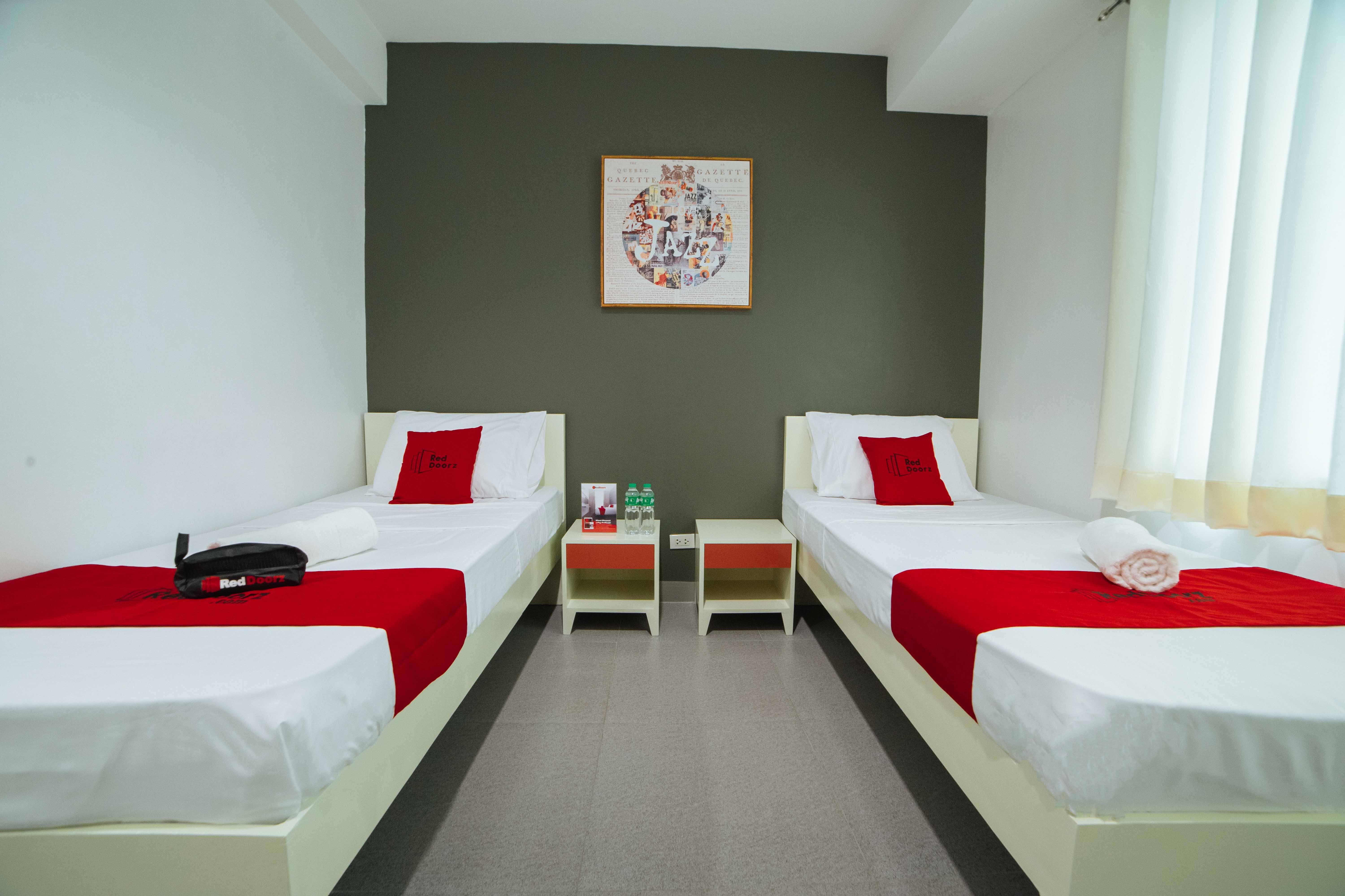Reddoorz Plus @ Roxas Street Davao Exterior foto