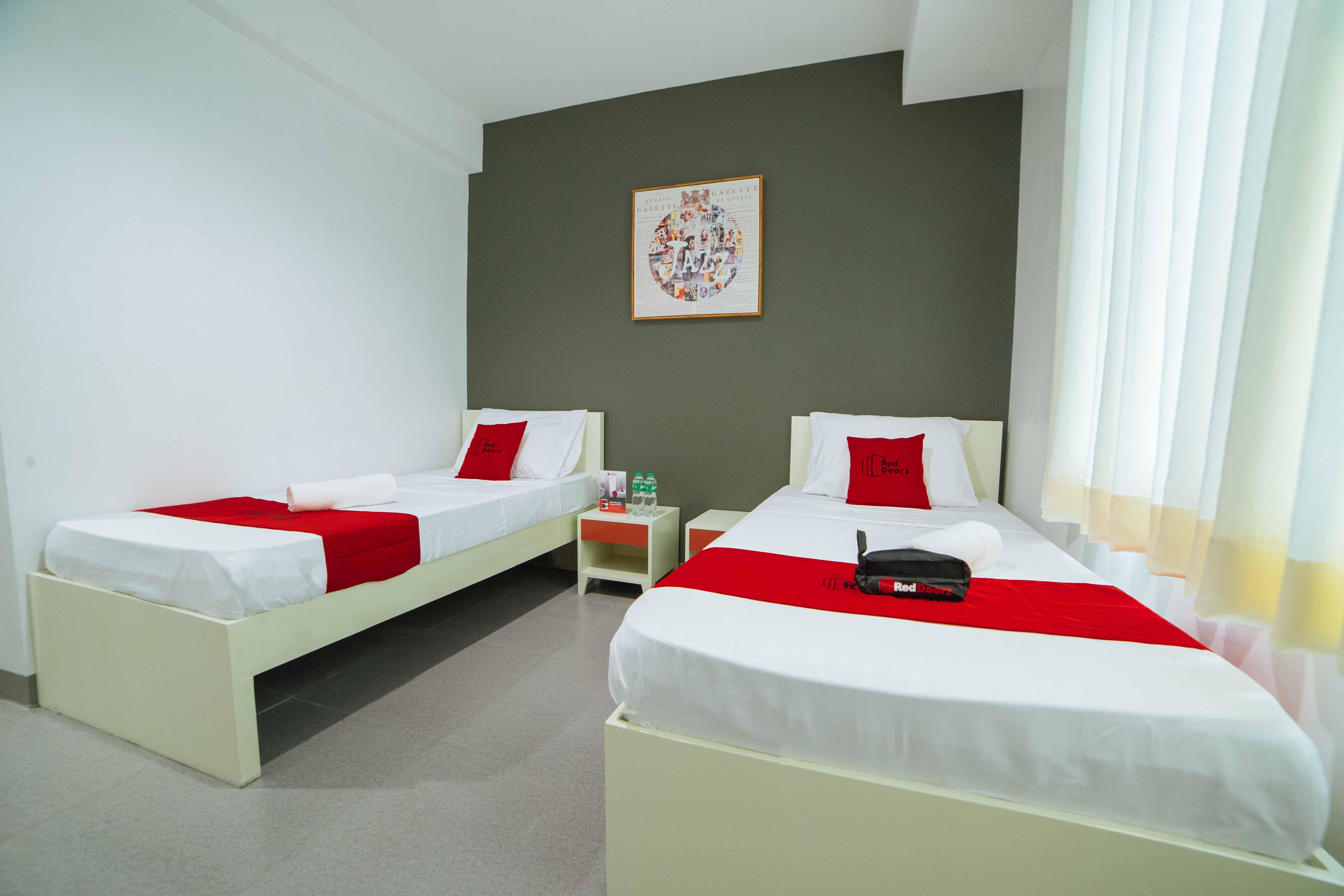 Reddoorz Plus @ Roxas Street Davao Exterior foto