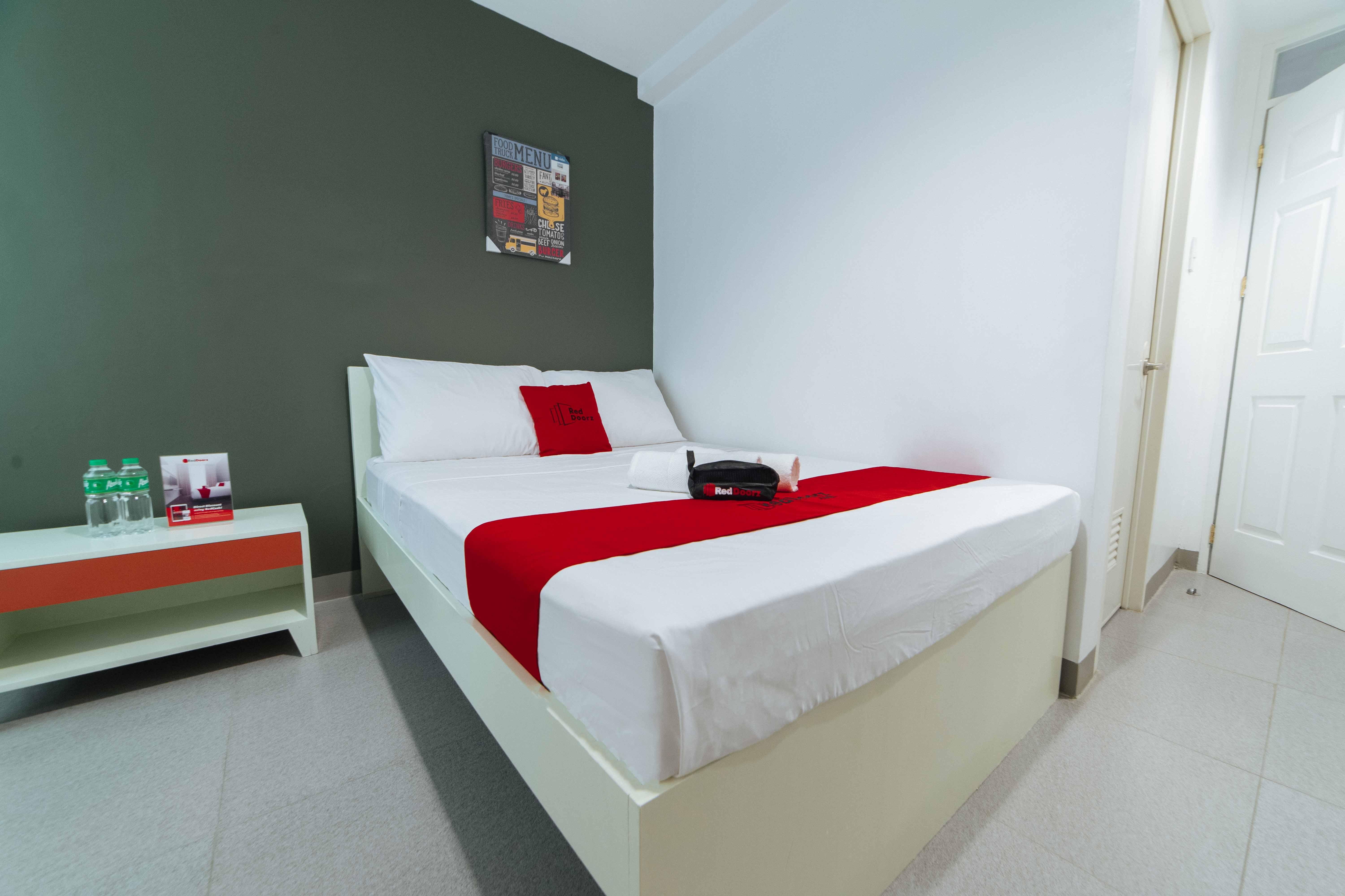 Reddoorz Plus @ Roxas Street Davao Exterior foto