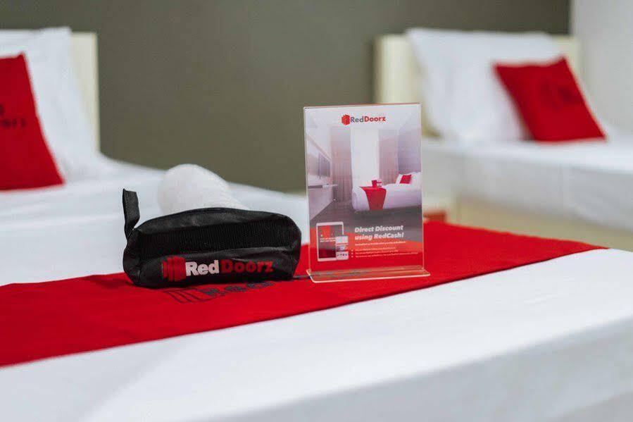 Reddoorz Plus @ Roxas Street Davao Exterior foto
